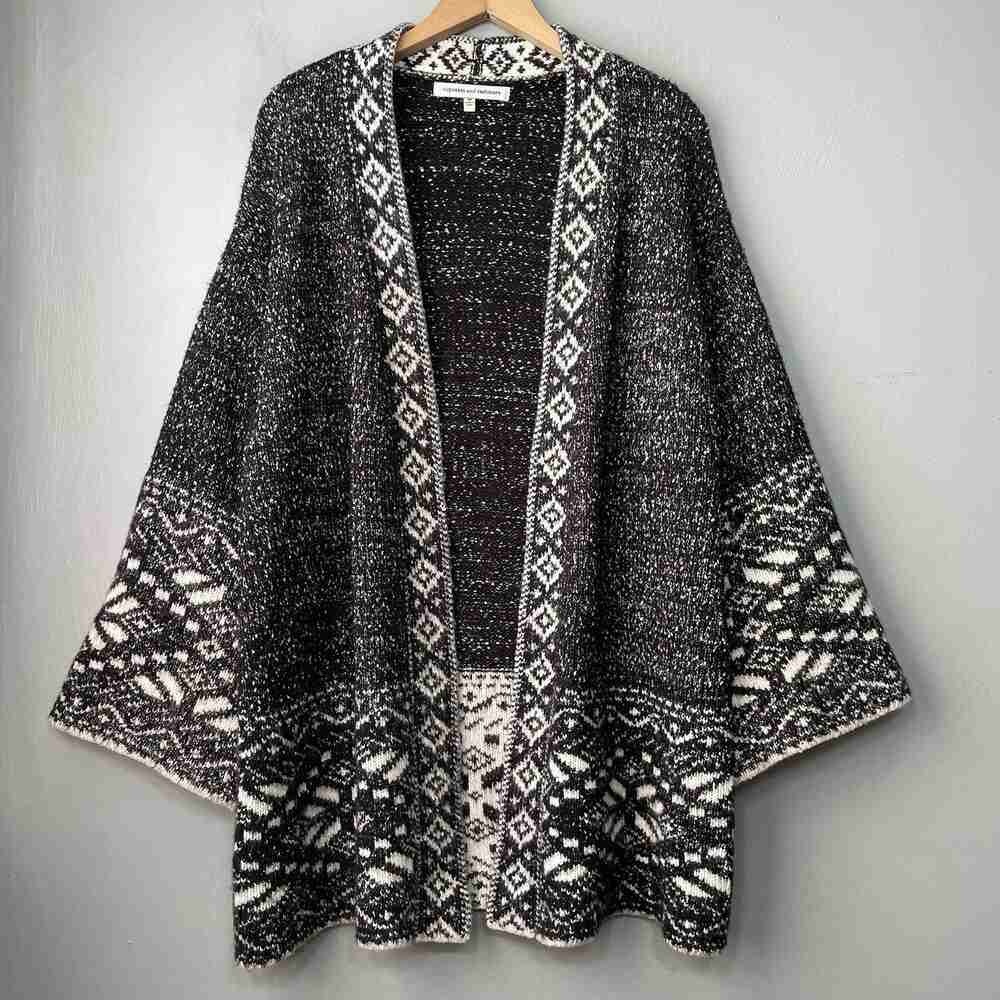 Women's Black and White Patterned Sweater